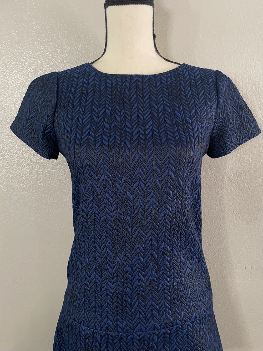 Alice + Olivia Navy Chevron Short-Sleeve Mini Dress - Picture 5 of 12